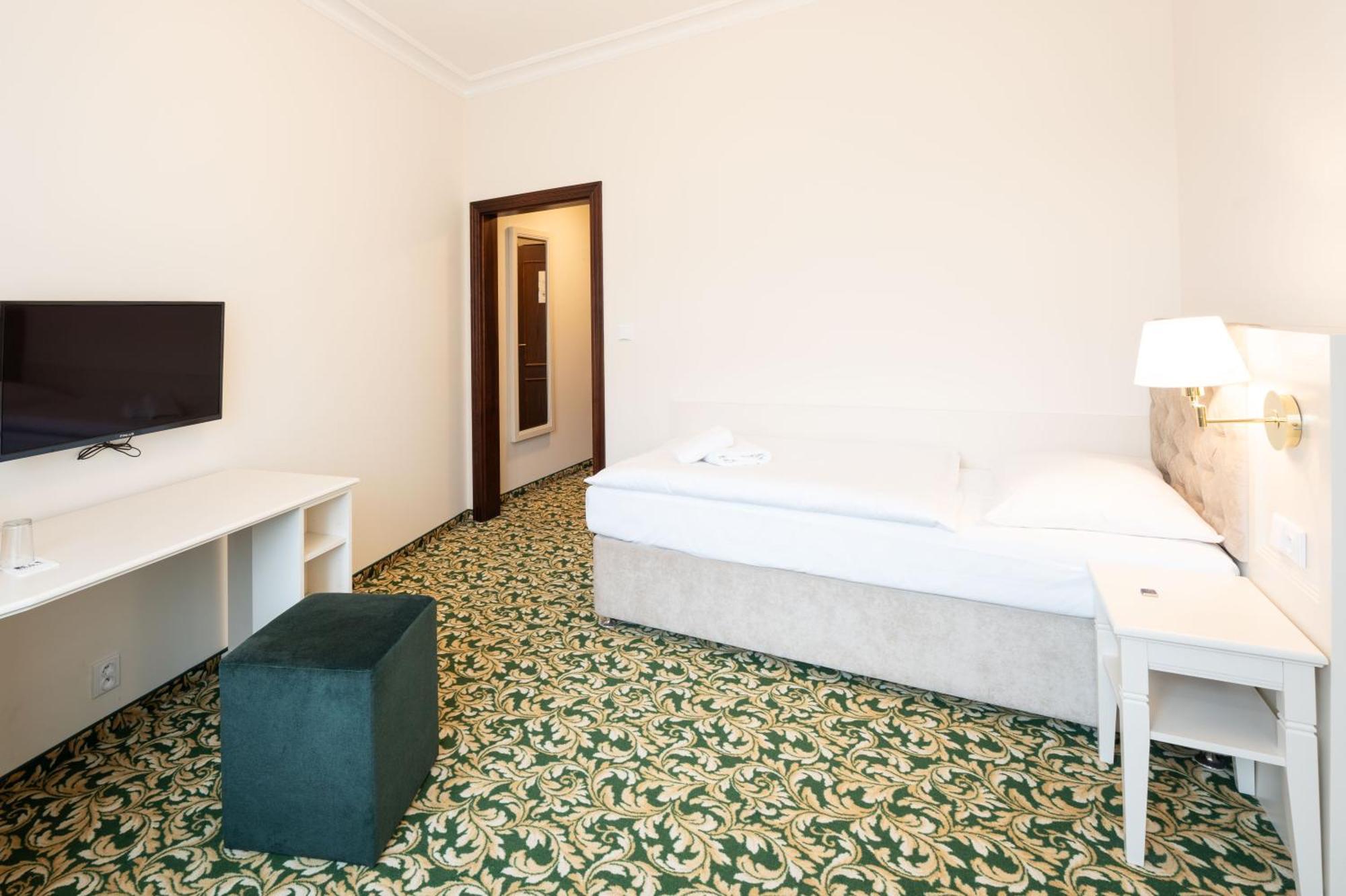 Ea Hotel Elefant Karlowe Wary Zewnętrze zdjęcie